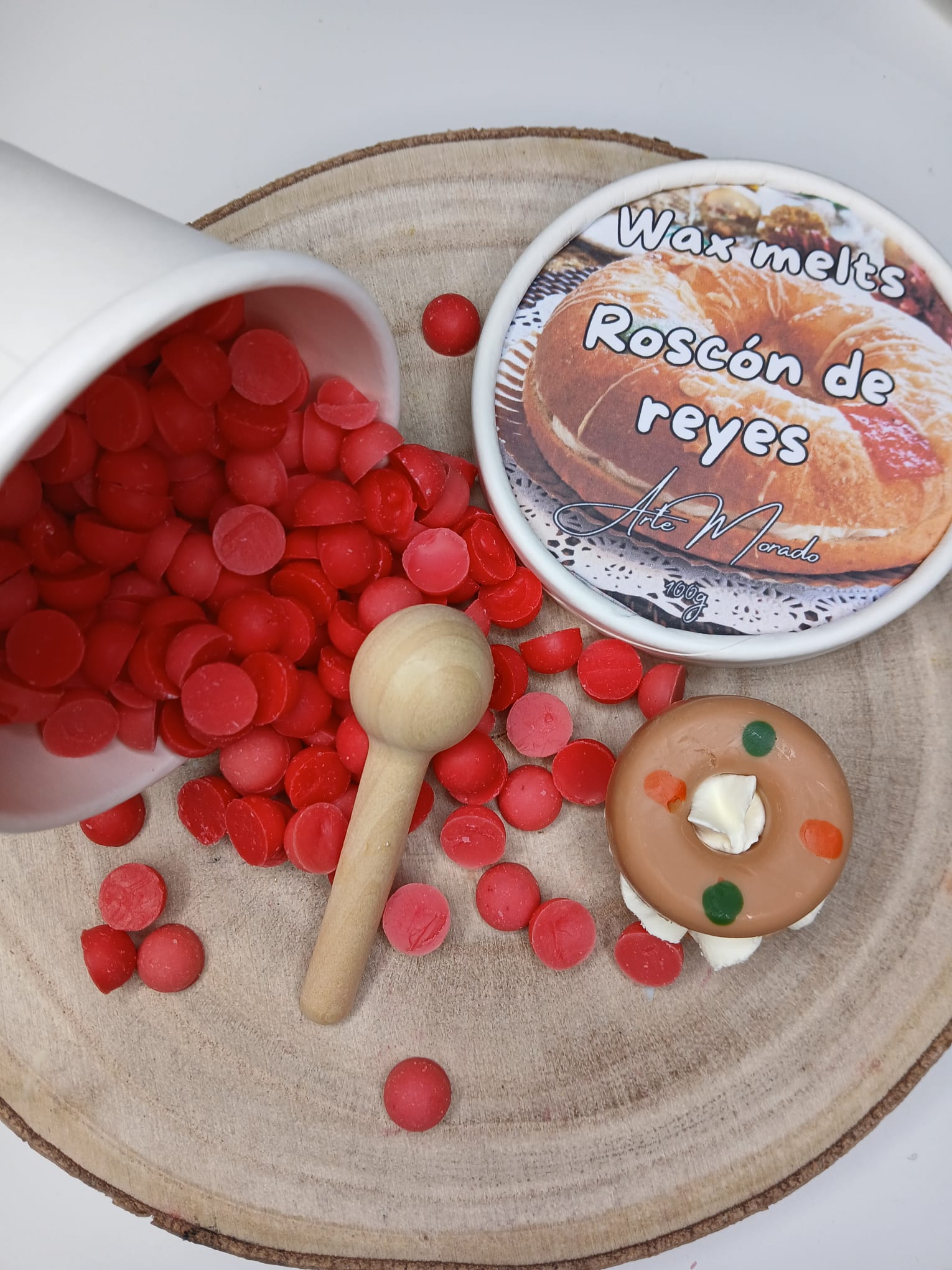 Wax melts Roscón de reyes