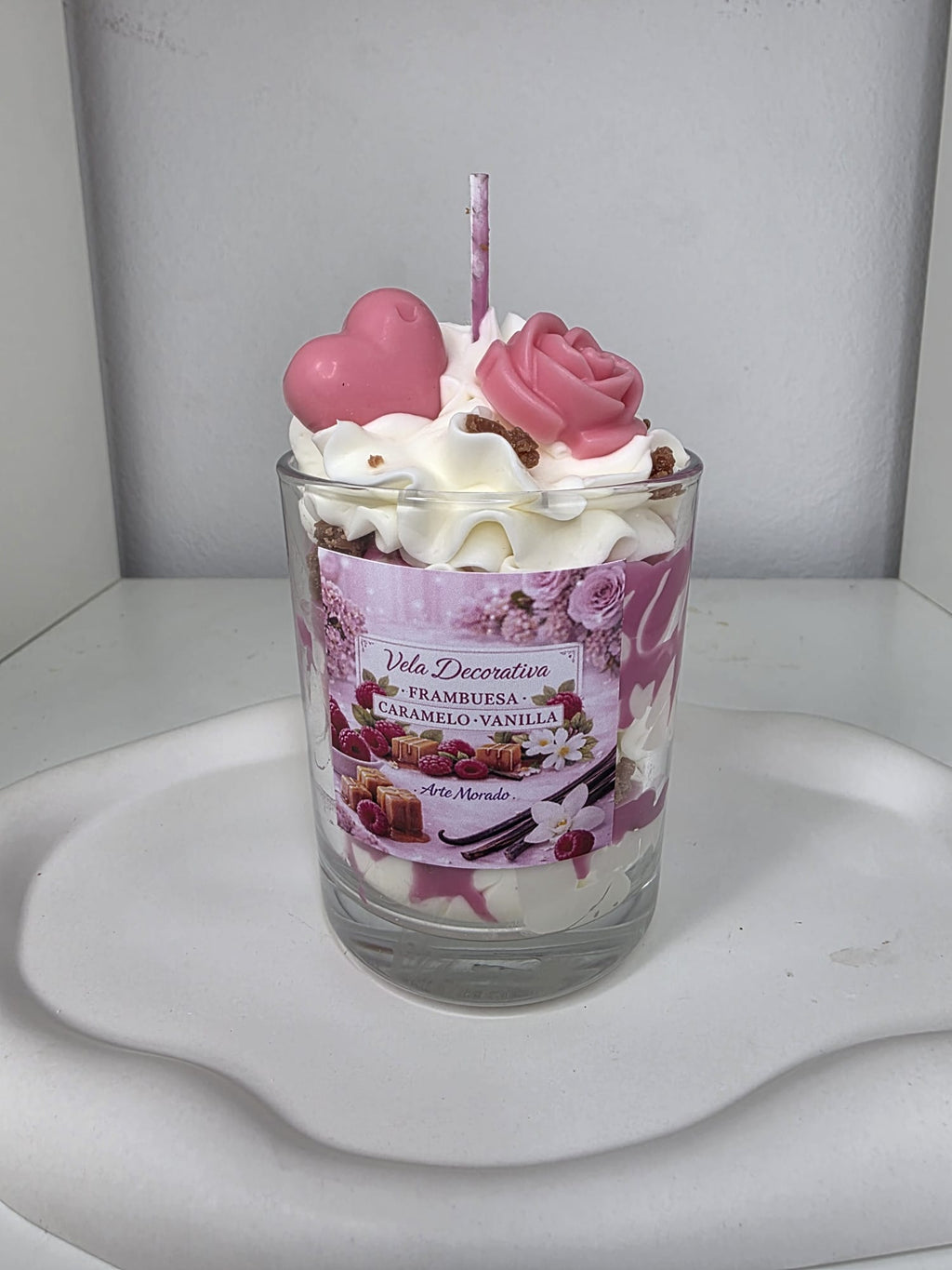 Vela decorativa de frambuesa caramelo y vainilla