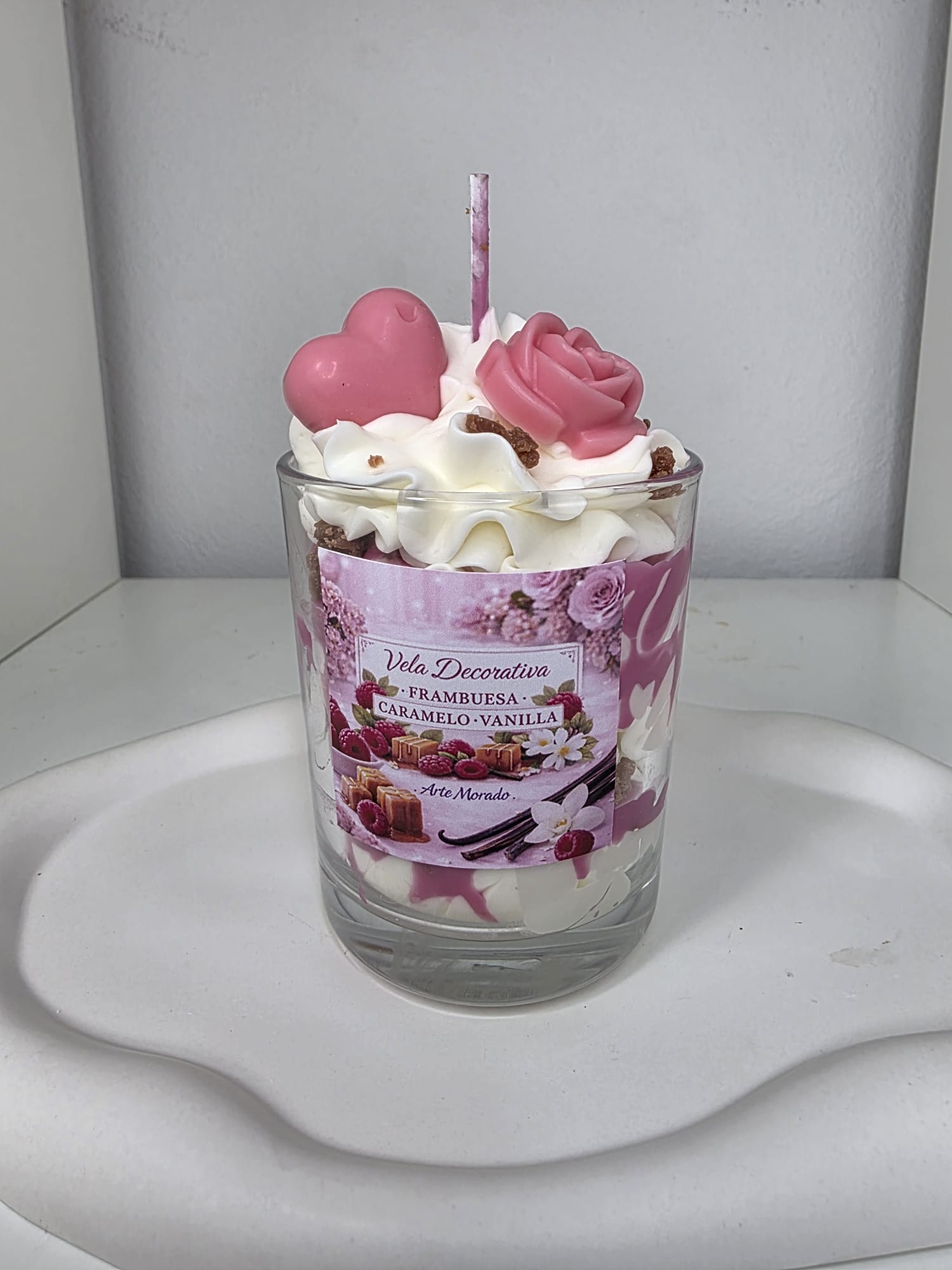 Vela decorativa de frambuesa caramelo y vainilla